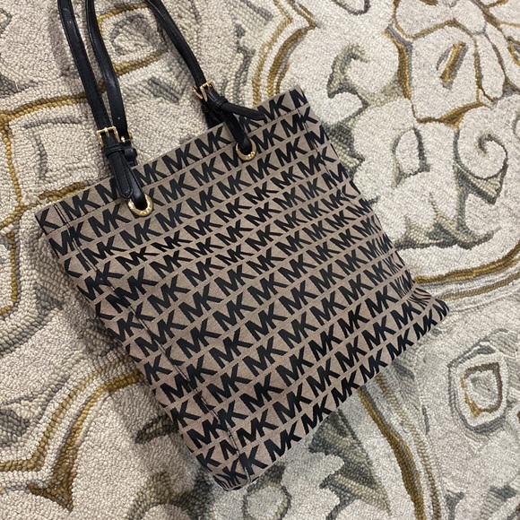 ๐ Michael kors EUC jet set xl gray black tote bag ๐ - Picture 2 of 13